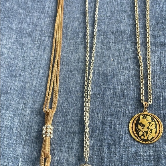 Jewelry - Floral Medallion Pendant Necklace - Women Jewelry